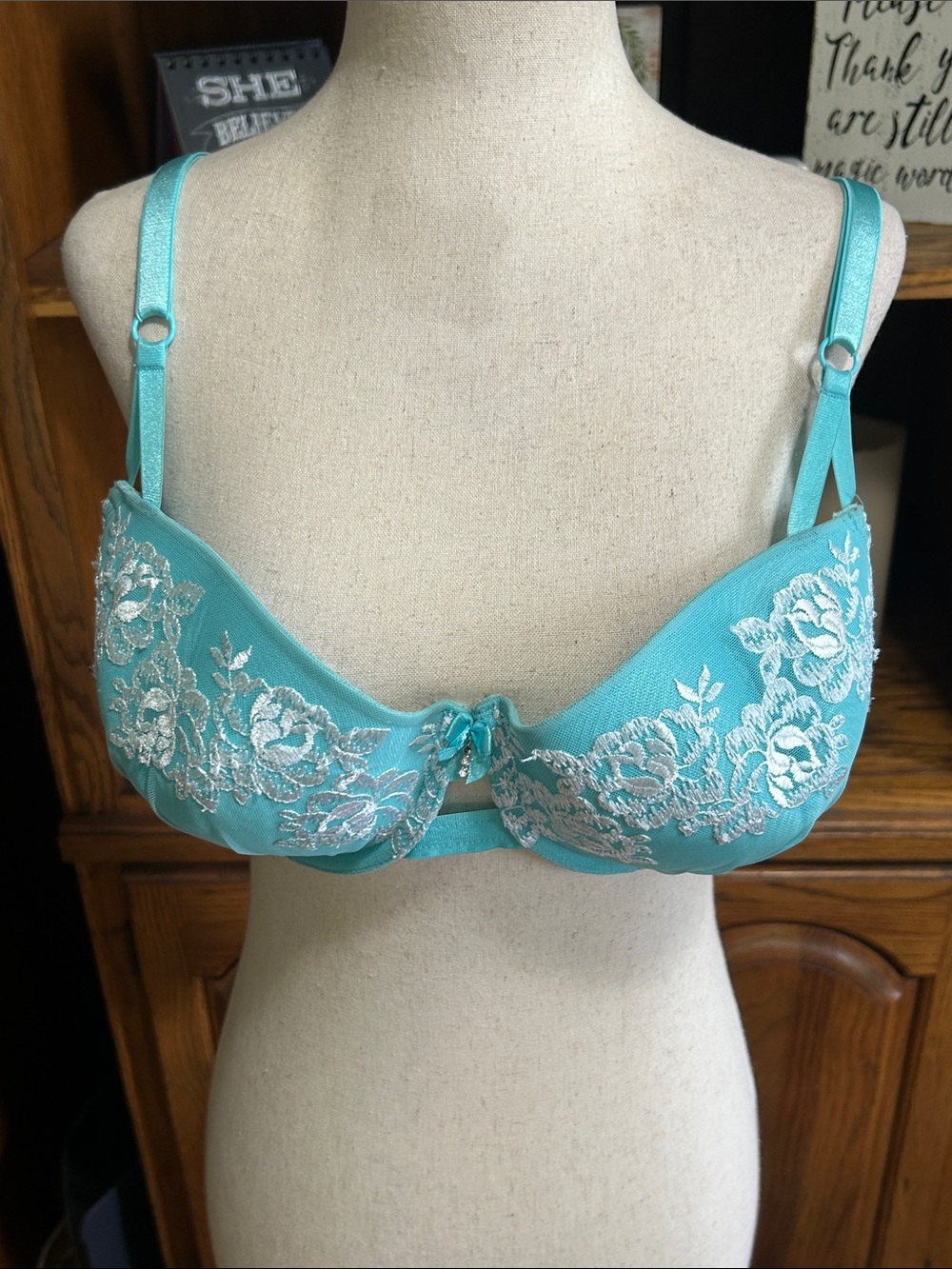smart & sexy Turquoise Lace Underwire Bra with White Floral Embroidery Size 38D